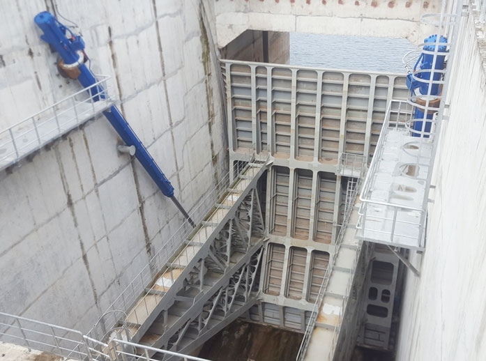 Cửa van cung thủy điện