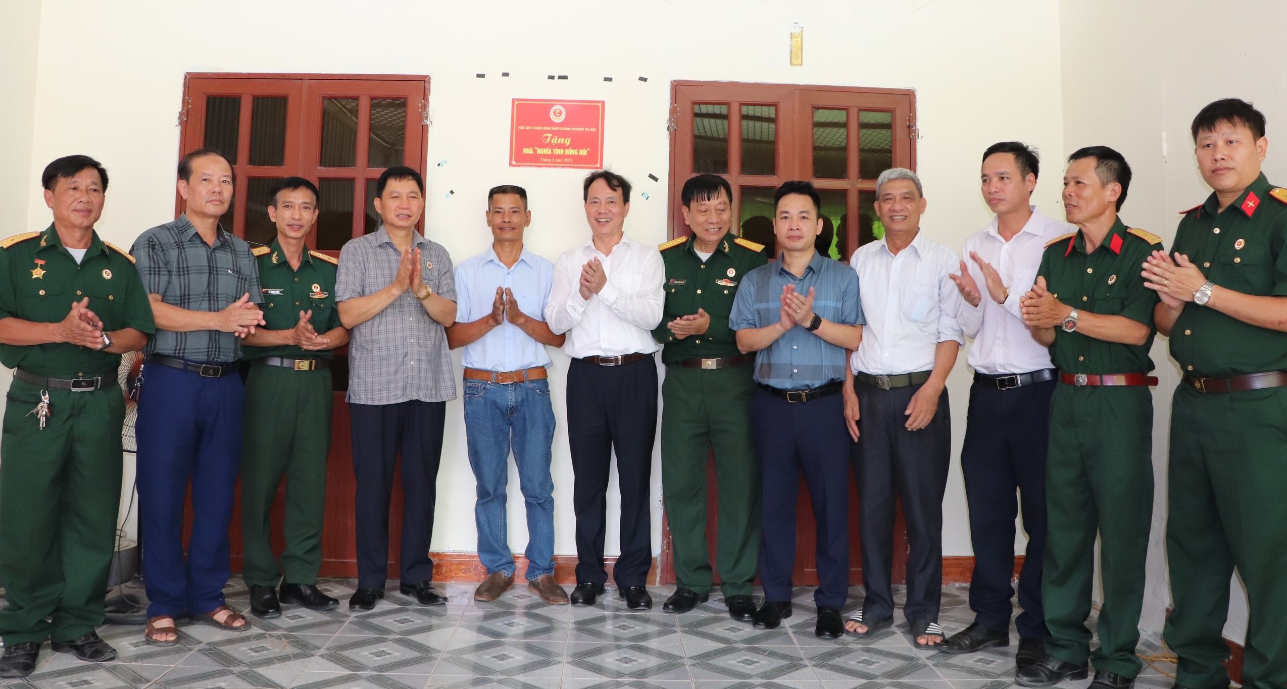 CÔNG TY TNHH MTV CƠ KHÍ QUANG TRUNG ĐỒNG HÀNH CÙNG HỘI CCB ĐẢNG ỦY KHỐI DOANH NGHIỆP HÀ NỘI & HỘI CCB HUYỆN THƯỜNG TÍN: HỖ TRỢ SỬA CHỮA, CẢI TẠO NHÀ TÌNH NGHĨA ĐỒNG ĐỘI VÀ TẶNG 